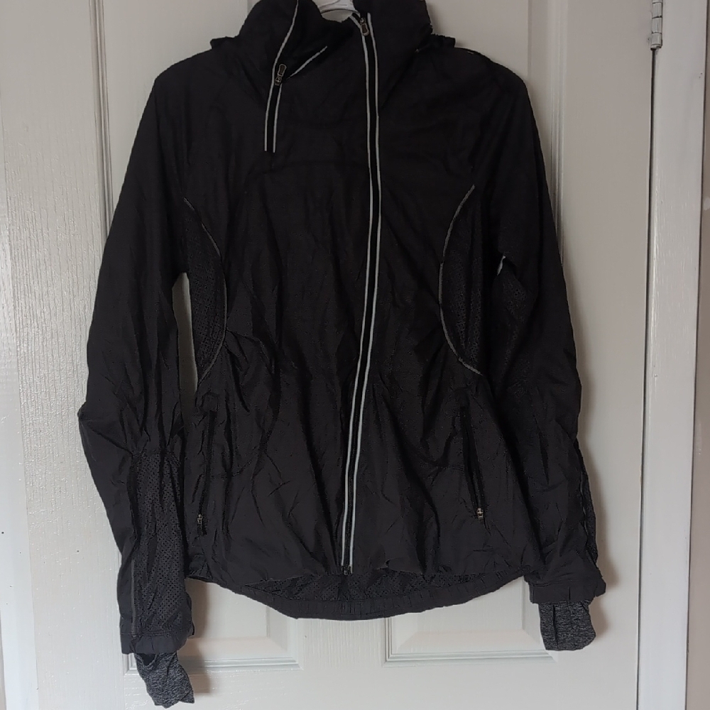 Black Run: Inspire Jacket with Hood and Full-Length Zipper